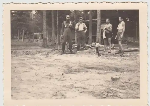 (F27781) Orig. Foto 2.WK, Funkstation im Wald, Ostfront 1940er