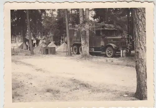 (F27771) Orig. Foto Militär-Lkw u. Zeltlager im Wald 1940er