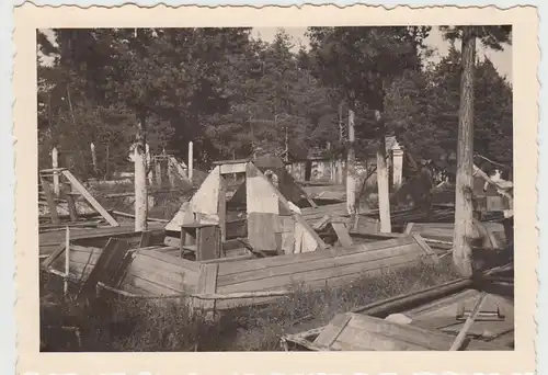 (F27769) Orig. Foto Bau von Hütten o. Dächern, Lehrbaustelle o.ä. 1940er