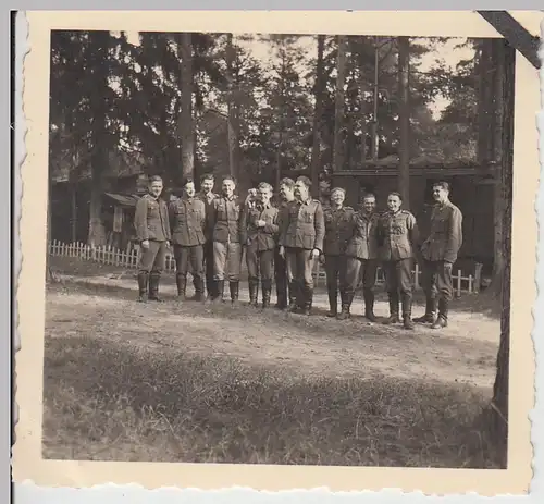(F27757) Orig. Foto Ostfront 1940er, deutsche Soldaten im Waldlager