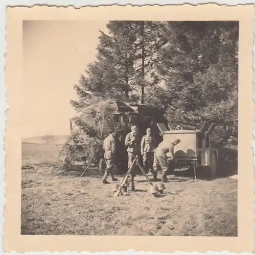 (F27756) Orig. Foto Ostfront 1940er, deutsches Lager am Wald