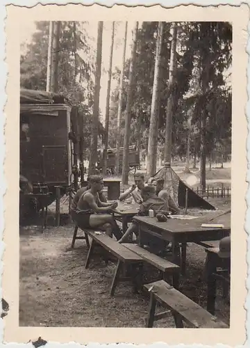(F27755) Orig. Foto Ostfront 1940er, deutsches Lager im Wald