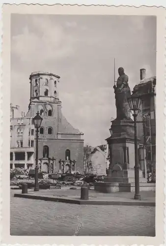 (F27754) Orig. Foto Riga, Roland-Statue, zerstörte Häuser 1940er