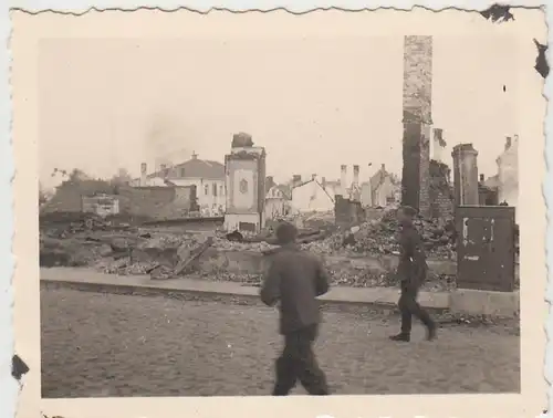 (F27717) Orig. Foto Ostfront 1940er, zerstörte Stadt in Litauen o. Lettland