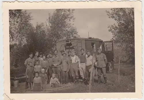 (F27705) Orig. Foto deutsche Soldaten u. russische Kinder am Lkw 1930/40er