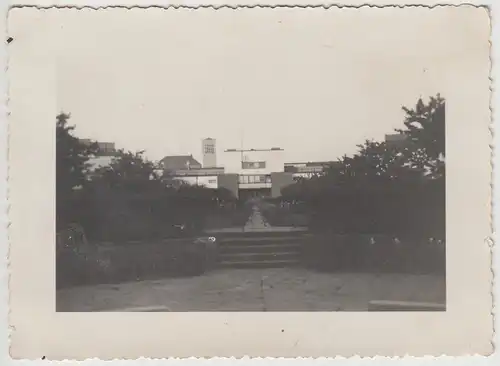 (F27691) Orig. Foto Messehalle o.ä. u. moderne Kirche, unbekannt 1938