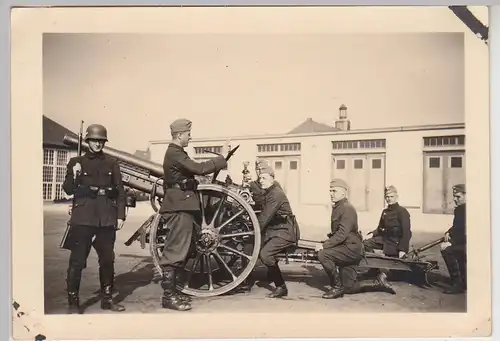 (F27656) Orig. Foto Frankfurt-Bonames, Soldaten mit Kanone 1938