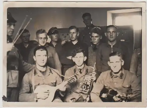 (F27646) Orig. Foto Soldaten in Marienberg, R.A.D. 4/250, 1934/35, in der Stube
