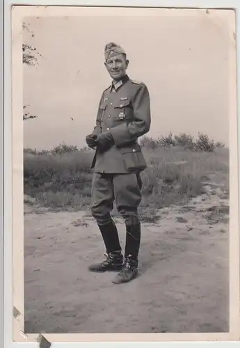 (F27627) Orig. Foto deutscher Soldat im Freien 1940er