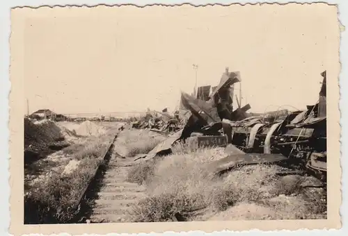 (F27626) Orig. Foto zerstörte Kriegstechnik, Eisenbahn 1940er
