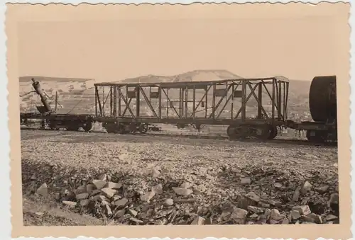 (F27620) Orig. Foto ausgebrannter o. entholzter Eisenbahnzug 1940er