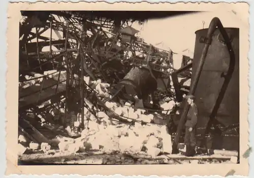 (F27595) Orig. Foto zerstörte Fabrik in Russland 1941
