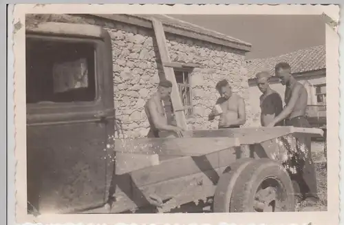 (F27591) Orig. Foto deutsche Soldaten in Russland 1941, Aufbau Lkw-Pritsche
