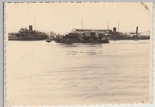 (F27577) Orig. Foto Russland 1941, Militärfahrzeuge auf einer Fähre