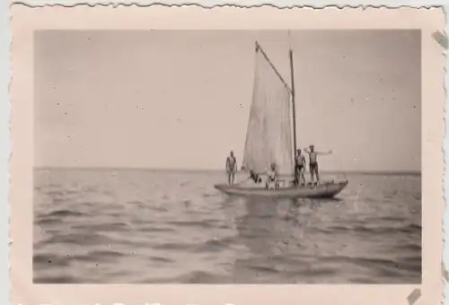 (F27557) Orig. Foto Männer auf einem Segelboot in Russland 1941