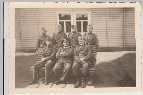(F27529) Orig. Foto deutsche Soldaten vor einer Baracke 1930er