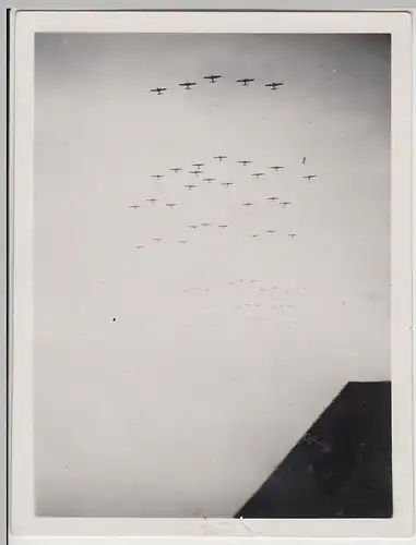 (F27459) Orig. Foto massig viele Flugzeuge über München 1930er