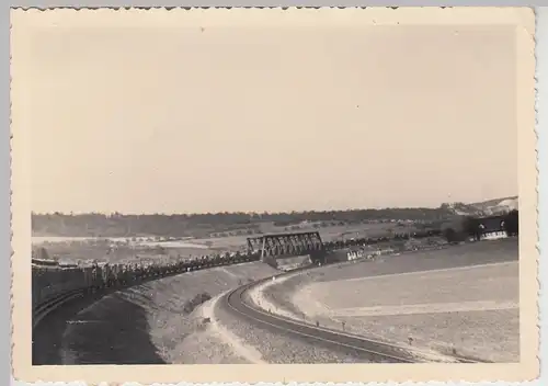 (F27453) Foto langer Militär-Zug ü. Brücke, Fahrt v. Bayrischzell n. München '37