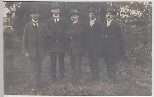 (F2745) Orig. Foto junge Männer im Wald, um 1920