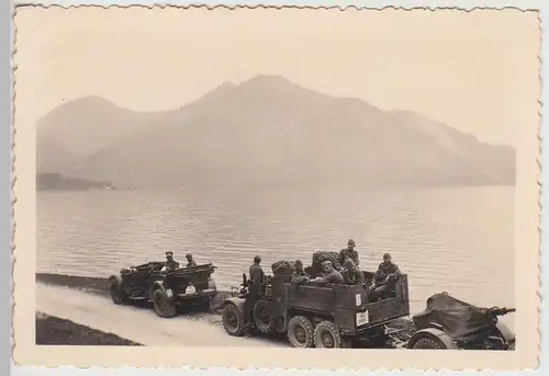 (F27419) Orig. Foto deutsche Soldaten mit Fahrzeugen am See b. Bayrischzell 1937