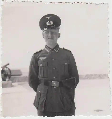 (F27354) Orig. Foto Marburg, Tannenbergkaserne, Soldat a. Kasernenhof 1939