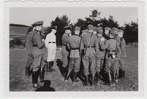 (F27349) Foto Wehrshausen bei Marburg, Soldaten nach der Geländevermessung 1938