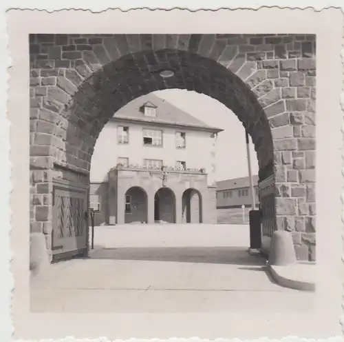 (F27333) Orig. Foto Marburg, Tannenbergkaserne, Torbogen 1938
