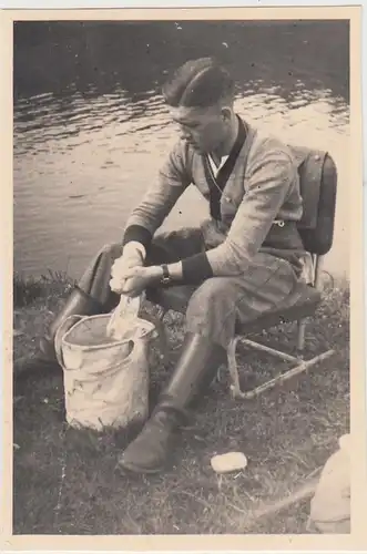 (F27315) Orig. Foto deutscher Soldat in Roiten, Wäschewaschen i.d. Kamp 1938