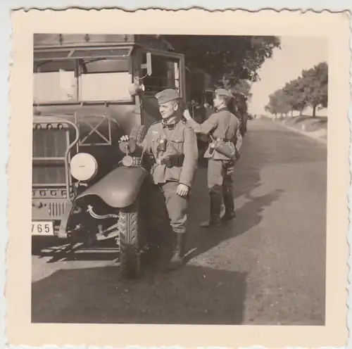 (F27298) Orig. Foto Militär-Lkw a. Landstraße v. Grein n. Wien 1938