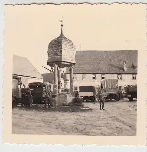(F27291) Orig. Foto Gollhofen, Militär-Lkw's am Kettenbrunnen 1938