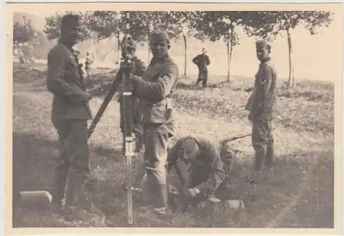 (F27271) Orig. Foto deutsche Soldaten b. Aufbau v. Landvermessungsgeräten 1938