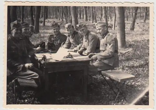 (F27265) Foto deutsche Soldaten, Lagebesprechung m. Rechengerät, Karten 1938