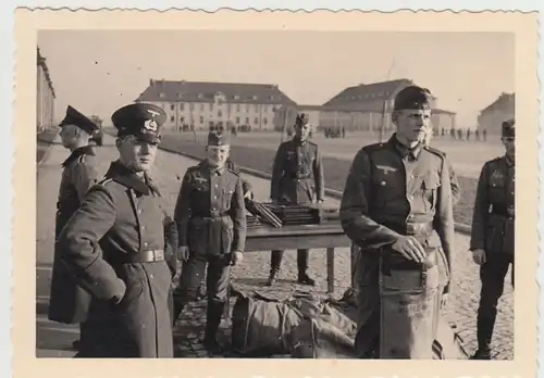 (F27242) Orig. Foto Kaserne Mühlhausen, Soldaten Abmarsch zum Zeltbau 1938