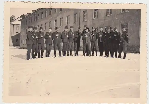 (F27220) Orig. Foto Kaserne Mühlhausen, Soldaten a. Kasernenhof Winter 1938