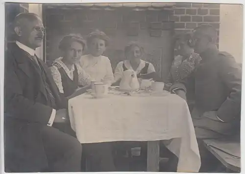 (F27207) Orig. Foto Personen an einem Kaffeetisch a. Postbalkon Kyritz 1916