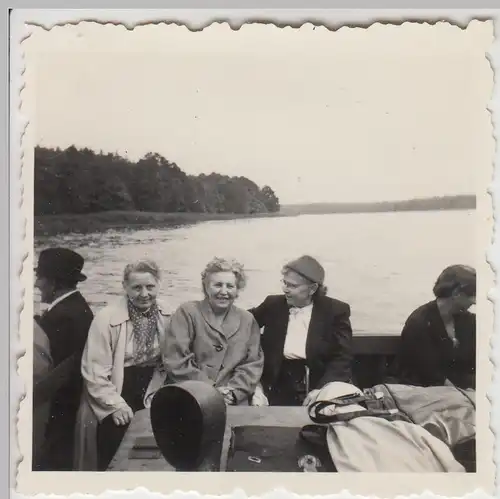 (F27169) Orig. Foto Personen im Boot auf der Müritz 1957