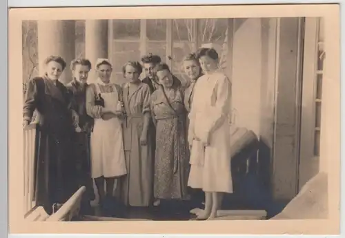 (F27088) Orig. Foto Frauen u. Schwestern in Bad Gottleuba 1955