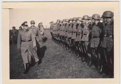 (F27072) Orig. Foto deutsche Soldaten, Angetreten im Felde 1930er