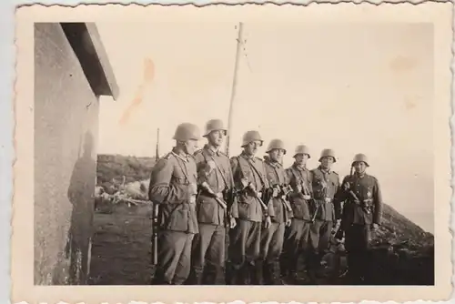 (F27053) Orig. Foto deutsche Soldaten in Reihe angetreten 1940