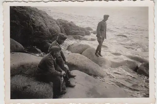 (F27052) Orig. Foto deutsche Soldaten am Strand 1940