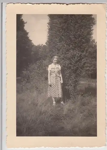 (F26994) Orig. Foto junge Frau im Freien 1930er