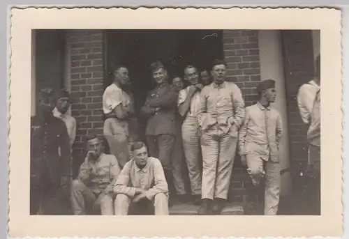 (F26968) Orig. Foto Truppenübungsplatz Munster, Soldaten am Gebäude 1937