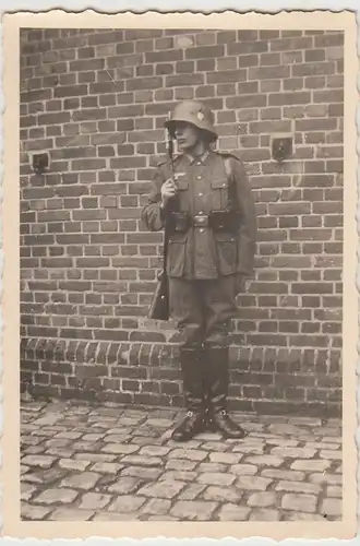 (F26929) Orig. Foto deutscher Soldat in voller Montur 1937