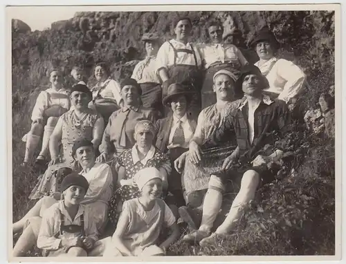(F26902) Orig. Foto Osternohe, Personen auf Felsen 1929
