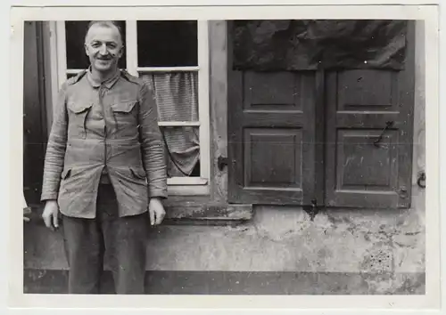(F26852) Orig. Foto Mann in Arbeitskleidung am Fenster 1940