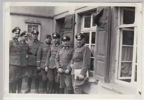 (F26849) Orig. Foto deutsche Soldaten vor Ratskeller Pretorius 1940