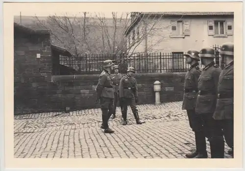 (F26811) Orig. Foto deutsche Soldaten angetreten 1940