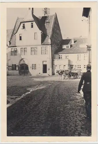 (F26803) Orig. Foto deutsche Soldaten in einem unbekannten Ort 1940