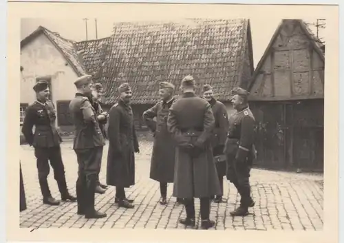 (F26801) Orig. Foto deutsche Soldaten auf der Straße 1940