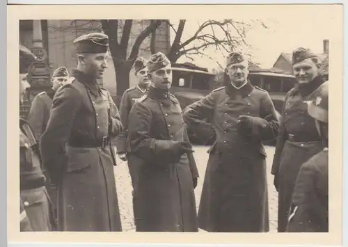 (F26800) Orig. Foto deutsche Soldaten auf der Straße 1940